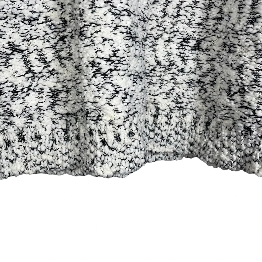 ASTR Marled Knit Sweater Women's M Black White Lace Back‎ Long Sleeve Pullover